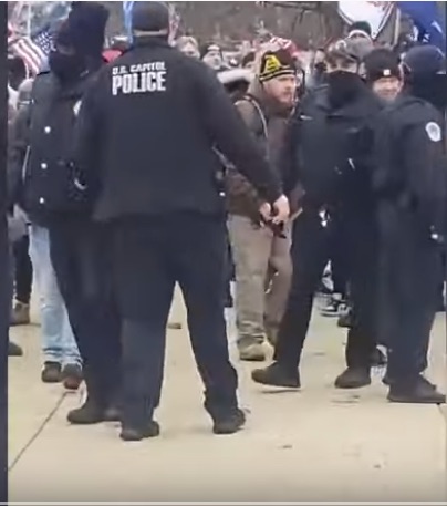 Do DC Police Open Gate for Protesters?